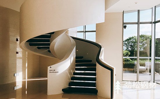 云南曲靖市旋轉(zhuǎn)樓梯定制